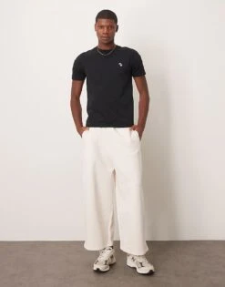 Abercrombie and Fitch Fashion Shop 3 Abercrombie and Fitch Fashion Shop -Abercrombie and Fitch Fashion Shop 207327514 2