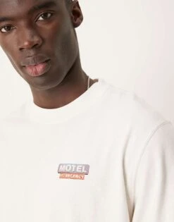 Abercrombie & Fitch Cropped Motif Back Print T-shirt In White For Men Cannoli Cream -Abercrombie and Fitch Fashion Shop 207886315 3